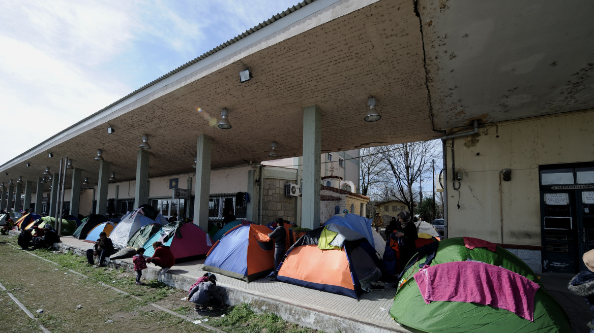 Προσφυγούπολη γίνεται η Ειδομένη: Και δεύτερος καταυλισμός για τα καραβάνια των προσφύγων